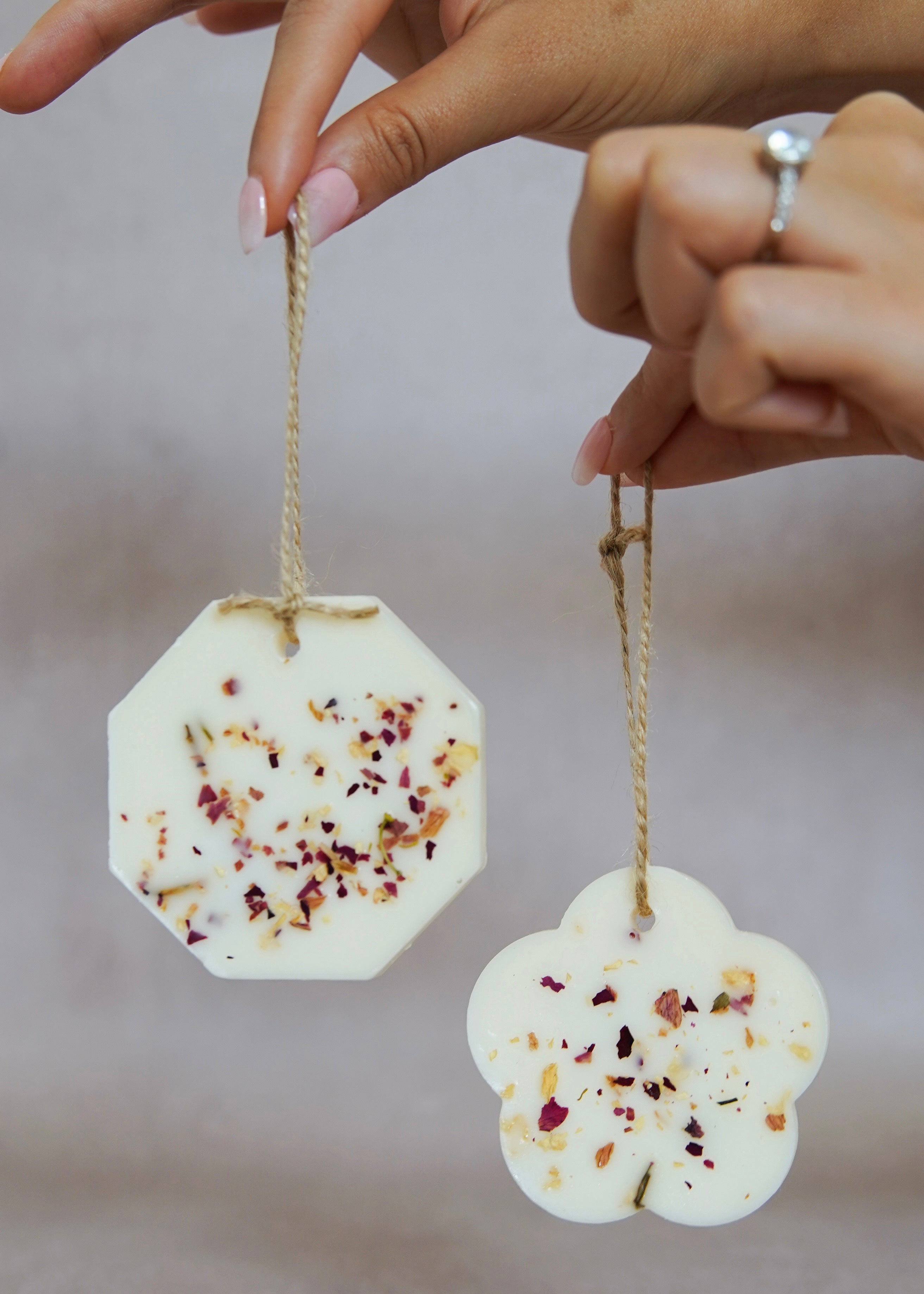 SUSPENSION FLORALE PARFUMÉE